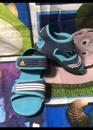 Босоніжки сандалі адидас adidas оригінал розмір 25 устілка 15.5-16 см