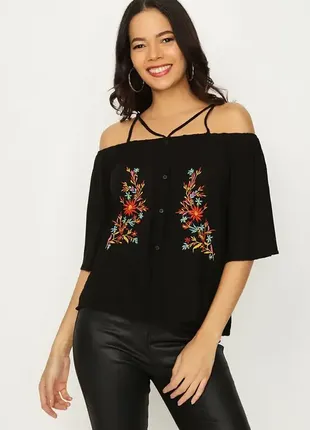 Блузка вільного крою з вишивкою select
