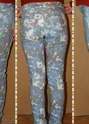 Штани джинси в квітковий принт8 фото