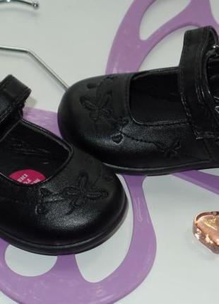 Новые фирменные туфли стелька  memory form р6(23)1 фото