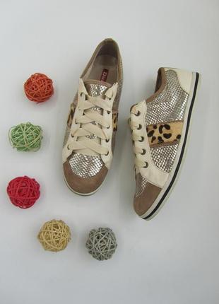 Яскраві шкіряні кеді кросівки на шнурівці з вставками леопардової вовни