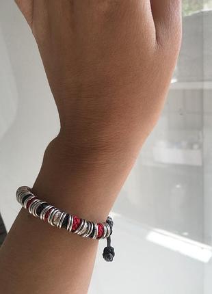 Стильный браслет в серебристо красных оттенках