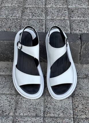 Стильні білі босоніжки/сандалі з асиметрією білого кольору жіночі літні,на літо колір білий3 фото