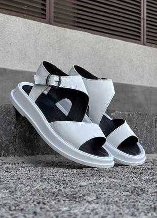 Стильні білі босоніжки/сандалі з асиметрією білого кольору жіночі літні,на літо колір білий1 фото