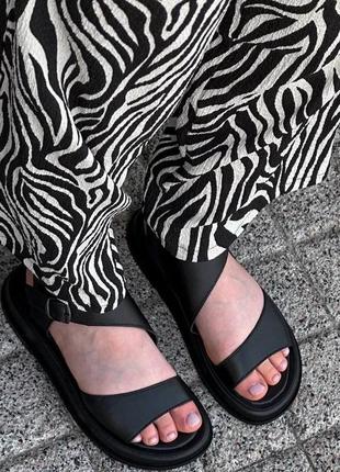 Стильные черные босоножки/сандали с асимметрией черного цвета женские летние, лето цвет черный5 фото