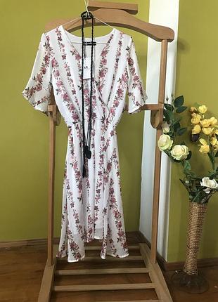 Платье в цветы праздничное