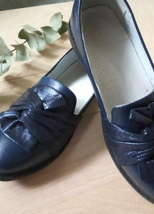 Дуже гарні шкіряні туфлі 36 р.