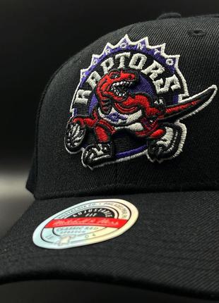 Оригинальная черная кепка mitchell и ness toronto raptors3 фото