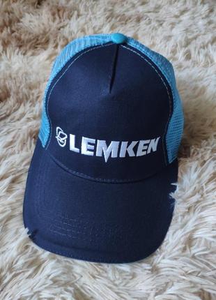 Бейсболка с сеточкой lemken