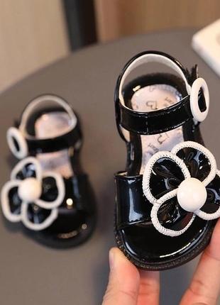 Босоніжки для дівчинки