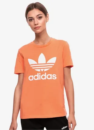 Спортивная футболка adidas