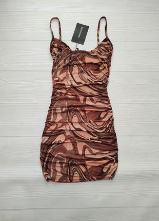 Плаття в принт по фігурі зі зборками