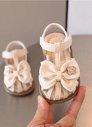 Босоніжки для дівчаток