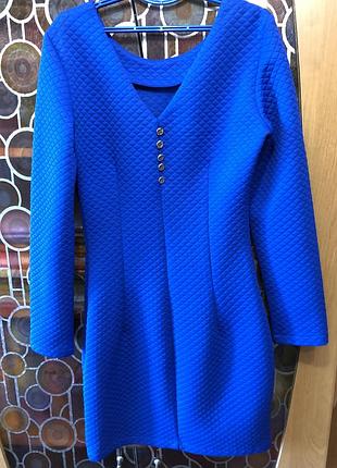 Стильное прямое однотонное платье