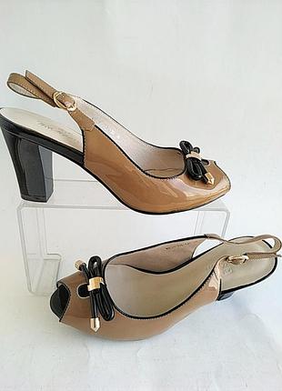 Босоніжки з натуральної шкіри (лак) кофейного коліру розміри 36.9 фото