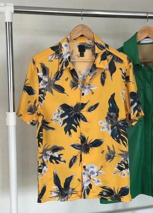 Яркая пляжная летняя мужская рубашка в тропический принт h&amp;m6 фото