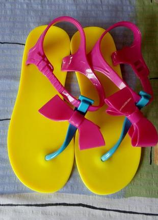 Босоніжки в'єтнамки