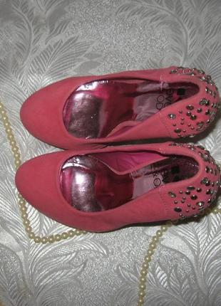 Розкішні туфлі рожевого кольору  з камінням!4 фото