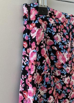 Легкая короткая юбка в цветочный принт4 фото