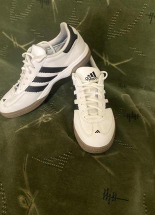 Супер крутые кроссовки adidas