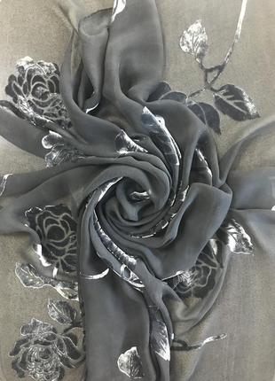 Великолепный большой чёрный платок-деворе в розы