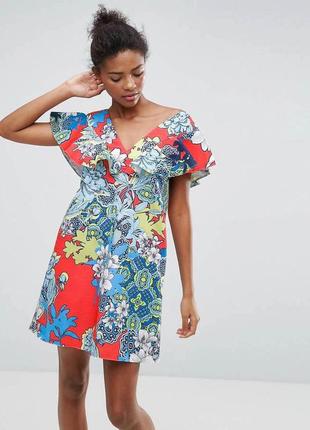 Новое красивенное потрясное платье asos яркими цветами со стильными рукавами