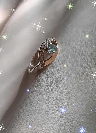 🫧 19 размер кольцо серебро с золотом топаз голубой3 фото