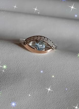 🫧 19 размер кольцо серебро с золотом топаз голубой1 фото