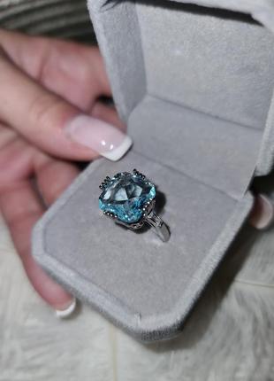 Кольцо со светло-голубым камнем.5 фото