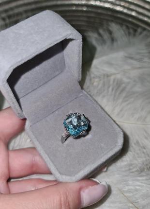 Кольцо со светло-голубым камнем.7 фото