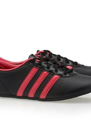 Нові жіночі кросівки Спортивные штаны adidas sport essentials puma nb2 фото