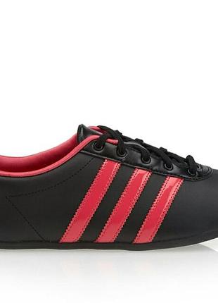 Нові жіночі кросівки Спортивные штаны adidas sport essentials puma nb6 фото