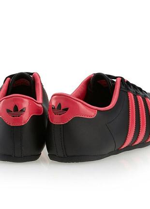 Нові жіночі кросівки Спортивные штаны adidas sport essentials puma nb5 фото