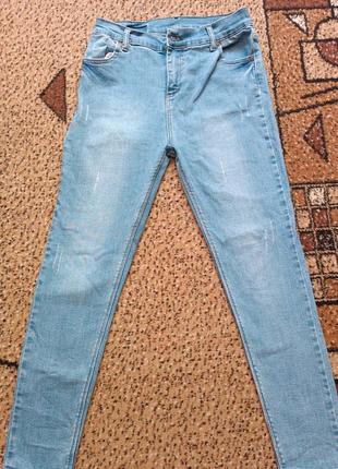 Стильные стрейчевые джинсы1 фото