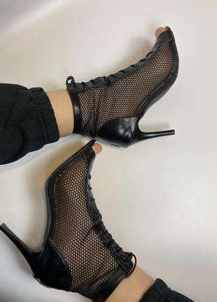 Туфлі для хілз (heels)