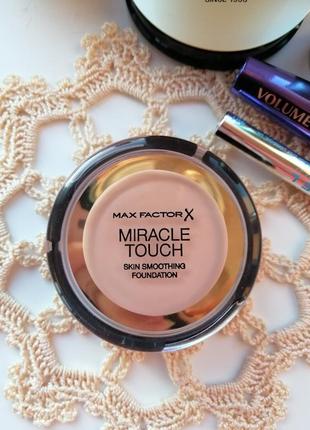 Тональна основа для обличчя max factor miracle touch smoothing foundation тон porcelain 0301 фото