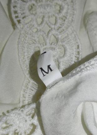 Белое платье свободного кроя с кружевом9 фото