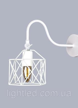 Белая бра на изогнутом держателе