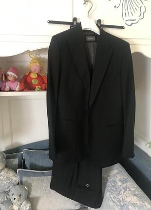 Класичний костюм