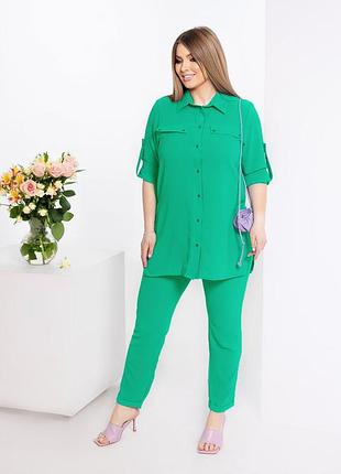 Костюм брючный рубашка на пуговицах нагрудные лацканы рукав с хлястиком разрезы брюки прямые по спинке на резинке низ с подворотом ткань креп жатка