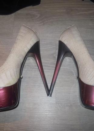 Шикарные бежевые туфли под кожу крокодила от golden beach