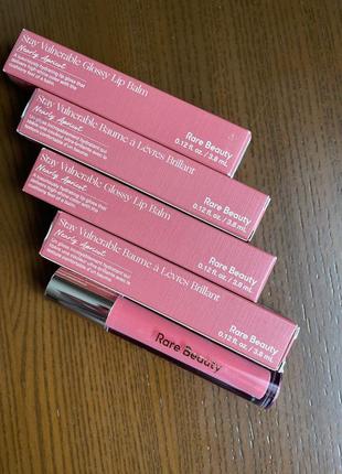 Бальзам блиск для губ rare beauty stay vulnerable glossy lip balm8 фото