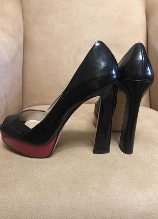 Туфли zara лаковые