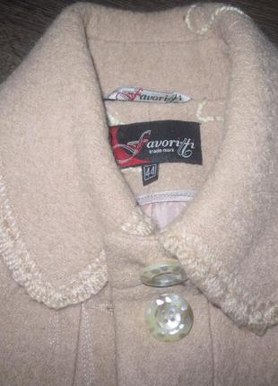 Женственное бежевое демисезонное пальто2 фото