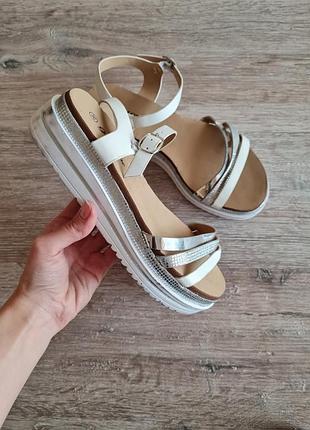 Босоножки на платформе блестящие girl time