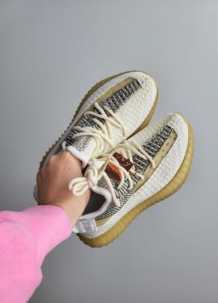 Кроссовки женские adidas yeezy 350 beige