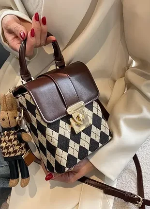 Мини сумочка на плечо с брелоком зайцем 10824 фото