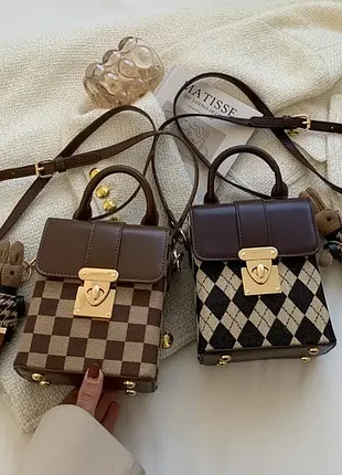 Мини сумочка на плечо с брелоком зайцем 1082