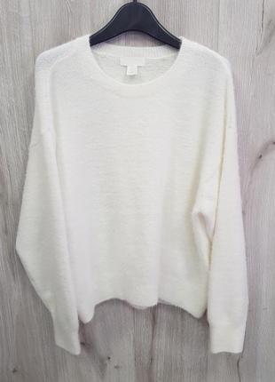 Пушистый белый свитер2 фото