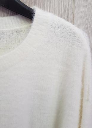 Пушистый белый свитер6 фото